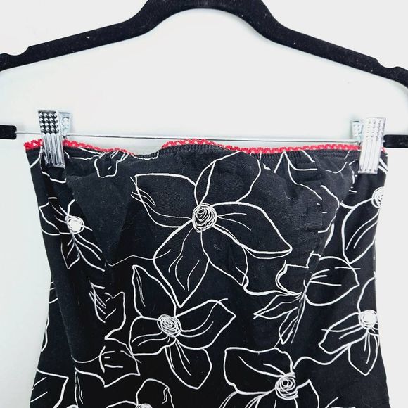 UP FRONT Black White Floral Pinup Inspired Fit & Flare Dress w/ Red Tulle Size 9 - Picture 2 of 7